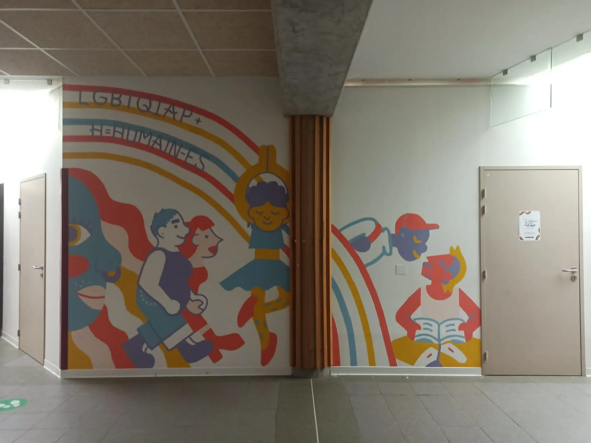 Fresque du consentement réalisée avec des élèves dans le hall de leur établissement
